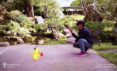 Pokémon Go könnte in Zukunft mit einem Mixed Reality Headset wie der Microsoft HoloLens gespielt werden. (Bild: Microsoft / Niantic)