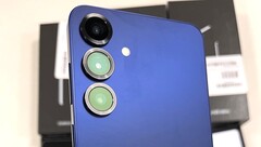 Wenige Stunden vor dem Start des Samsung Galaxy S25 Unpacked Events sind nun auch echte Hands-On-Bilder mit finalen Retail-Modellen im Netz gelandet. (Bildquelle: u/enzu_B/)