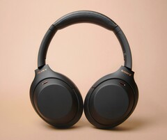 Sonys WH-1000XM-Serie startet offenbar schon bald in die sechste Generation. (Bildquelle: Luke Peterson)