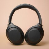 Sonys WH-1000XM-Serie startet offenbar schon bald in die sechste Generation. (Bildquelle: Luke Peterson)