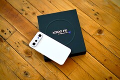 Das Vivo X300 FE bietet viel Leistung und Kameraqualität zu einem Preis von deutlich unter 1000 Euro.