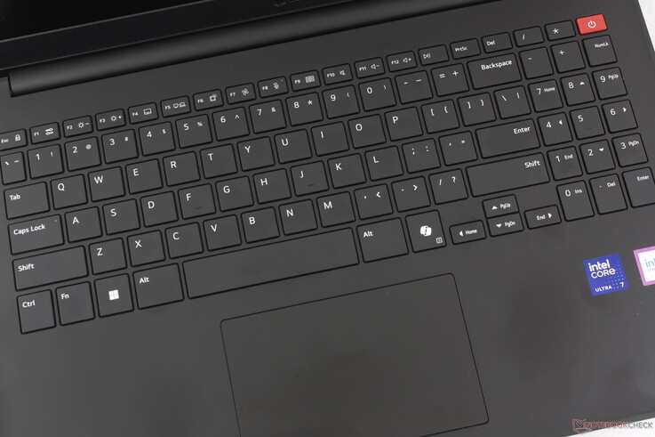 Das Clickpad hat eine ordentliche Größe (11,5 x 7,4 cm), gibt aber wenig Feedback