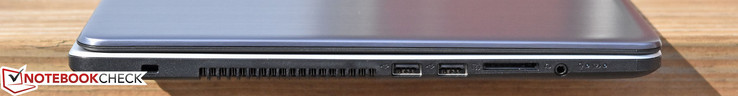 Links: Kensington Lock, USB 2.0 x 2, SD-Kartenleser, kombinierter Kopfhöreranschluss