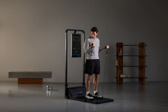 Person trainiert am Gym Monster