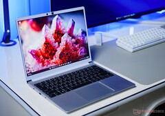 Der Framework Laptop 13 wird endlich mit AMD Ryzen 7000U ausgeliefert. (Bild: Notebookcheck)