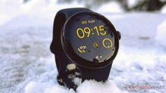 Die Google Pixel Watch 4 soll endlich besser reparierbar sein als die Vorgänger, etwa die Pixel Watch 2 im Bild. (Bildquelle: Notebookcheck)