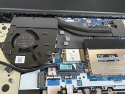 Einzelner Lüfter mit zwei Heatpipes