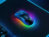 Die Razer Cobra Pro Gaming-Maus besitzt eine LED-Beleuchtung an der Unterseite. (Bild: Razer)