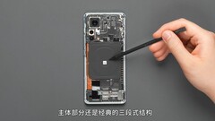 In China wurde das Xiaomi 12 Pro bereits einem Teardown unterzogen. Im Video unten sind auch Wärmebilder nach Belastung zu finden.