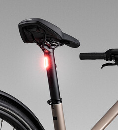 Die Rückleuchte ist in der Sattelstange integriert