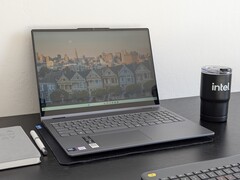 Lenovo IdeaPad 5 2-in-1 16IAL10 Test: Großbild-Convertible mit Intel-Arrow-Lake-Prozessor