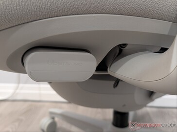 Die Batterie ist in die Basis des Sitzes eingelassen