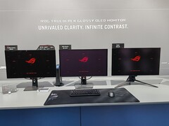 Asus zeigt auf der Gamescom den Unterschied zwischen verschiedenen Beschichtungen (Bildquelle: Notebookcheck)