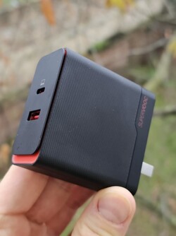 Netzteil des Oppo Find N3