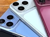 Schon recht detailreich aussehende Apple iPhone 18 Pro Dummy-Modelle zeigen vier wahrscheinliche Farboptionen.