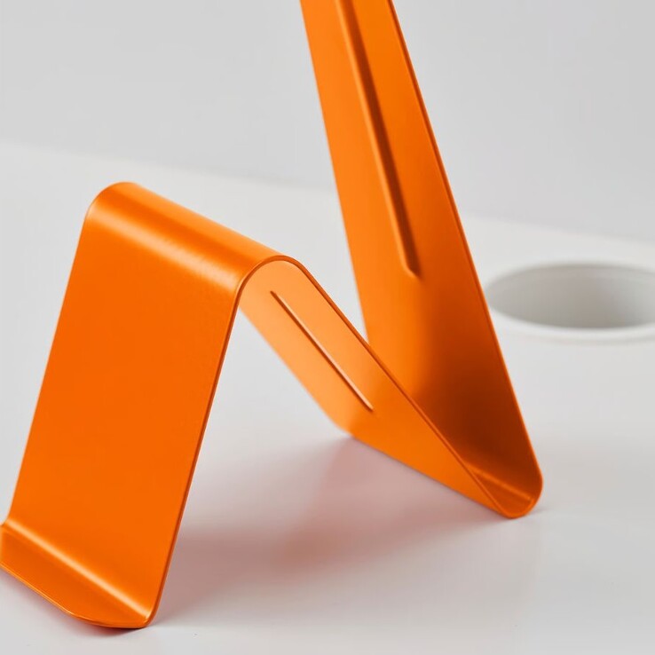 Der IKEA MÖJLIGHET Headset- und Tablet-Halter, Orange