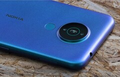 Das neueste Einsteiger-Smartphone von HMD Global bietet einige Upgrades, die Ausstattung bleibt aber spartanisch. (Bild: HMD Global)