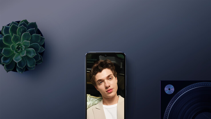 Das Vivo V21 kommt mit einer 44 Megapixel Selfie-Kamera, die in einer mittigen Notch sitzt. (Bild: Vivo)