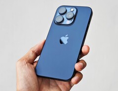 Das Apple iPhone 15 Pro wird auf Amazon besser positioniert als die meisten Konkurrenten. (Bild: Thai Nguyen)