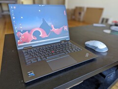 Neue CPU, alte Probleme: Lenovo ThinkPad X1 Yoga G8 Convertible im Test