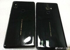 Das Mi Mix 2s zeigt sich auf der linken Seite mit seitlich angeordneter vertikaler Dual-Cam.