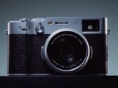 Fujifilm soll der abgebildeten X100 VI bald eine Kompaktkamera mit Mittelformat-Sensor zur Seite stellen. (Bildquelle: Fujifilm)