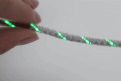 Das Kabel reagiert auf Berührungen und Gesten, wodurch beispielsweise die Musikwiedergabe pausiert werden kann. (Bild: Google)