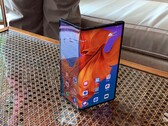 Das erste Falt-Handy von Huawei namens Mate X bekommt nachträglich noch ein Prozessor- und Kamera-Upgrade. (Bild: Neowin)