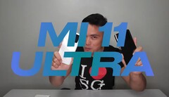 Beim Mi 11 Ultra setzt Xiaomi offenbar auf eine riesige Triple-Cam und ein Zweitdisplay an der Rückseite.