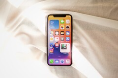 Der ins Display integrierte Fingerabdrucksensor im iPhone der nächsten Generation könnte sich von jenen der Konkurrenz unterscheiden. (Bild: David Grandmougin)