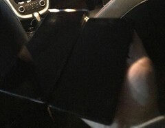 Unscharf und zu dunkel aber es könnte ja eine Mini-Version des Xiaomi Mix sein.