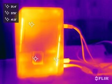 Asus ROG NUC 15 beim Stresstest (rechte Seite)