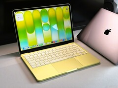 Apple MacBook Neo in der Farbvariante Zitrus. (Bild: Andreas Osthoff)
