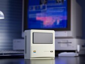 Der neueste Mini-PC von Ayaneo bedient sich beim Design an Retro-Macs. (Bild: Ayaneo)