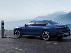 E-BMW an der Ladesäule