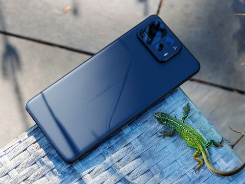 Rasantes Smartphone mit viel KI-Power: Asus Zenfone 12 Ultra im Test