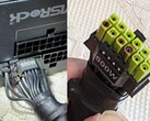 Verschmorter ASRock-TempGuard-Stromanschluss mit beschädigten Netzteilkabeln