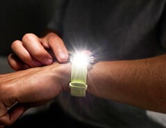 Die Garmin Venu 4 erhält eine integrierte LED-Taschenlampe. (Bildquelle: Garmin)