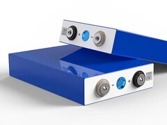 Batteriezellen in dieser Form sind nicht sofort einsatzbereit - man benötigt noch einiges an Zubehör.