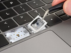 Diesmal analysiert iFixit die Butterfly-Tastatur im Detail (Quelle: iFixit.com)
