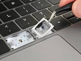 Diesmal analysiert iFixit die Butterfly-Tastatur im Detail (Quelle: iFixit.com)