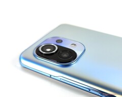 Der abgespeckte Lite-Bruder des Xiaomi Mi 11 (hier im Bild), soll als kunterbunte Snapdragon 765G-Version in drei Varianten und 6 Farben nach Europa kommen.