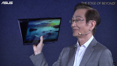 Asus Chairman Jonney Shih präsentierte das neue Asus Flip S, das dünnste Convertible bis dato.