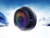Der Razer Phone Cooler Chroma hält magnetisch an der Rückseite des iPhone, sodass keine unschönen Clips nötig sind. (Bild: Razer)