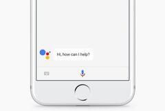 Ein ungewöhnliches Bild: Der Google Assistant wird es sich bald auch am iPhone gemütlich machen.