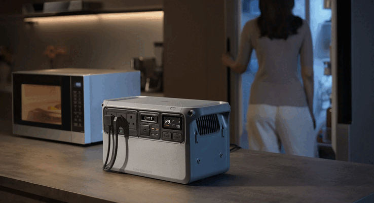Die DJI Power Auro 2000 Elite liefert eine Dauerleistung von 2.000 W mit reiner Sinuswelle und ist dabei 24 Prozent kleiner und 14 Prozent leichter als die reguläre Power 2000.