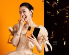 Ganz schick: Zur Schauspielerin Song Yi passt im Esquire-Werbeplakat auch das Honor Magic V Foldable im orangen Leder.
