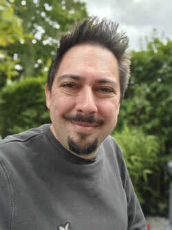 Selfie mit dem Nothing Phone (4a) im Porträt-Modus