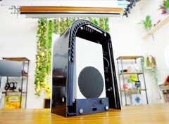 Die "PSbox" packt eine PlayStation 5 und eine Xbox Series S in dasselbe Gehäuse. (Bild: Austin Evans, YouTube)