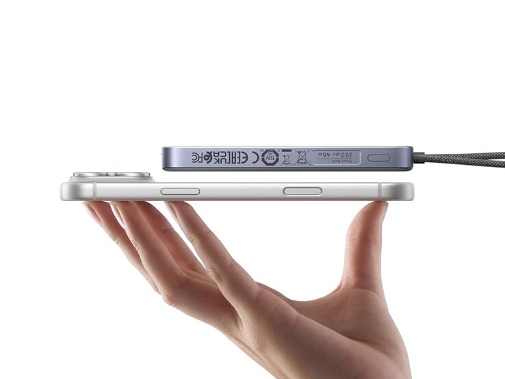 Die Ugreen MagFlow Air Ultra Slim Powerbank ist 13,9 mm dünn